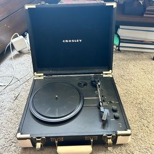 Crosley Record Player + 3 records